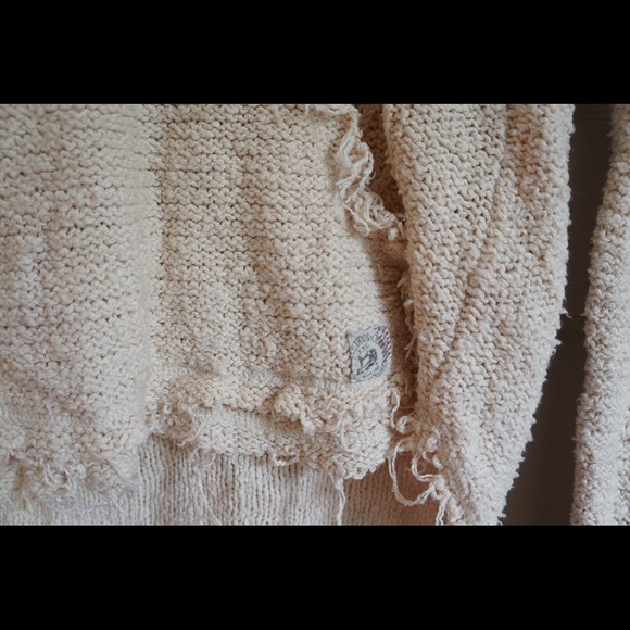 Cable knit hoodie sweater. - Picture 3 of 8